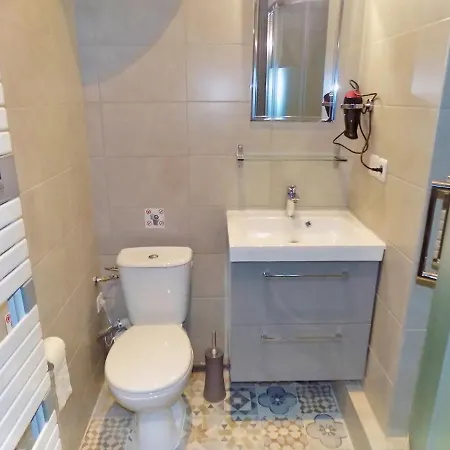 Gare 5 Minutes Garibaldi Republique Privee Non Fumeur Pour Voyageurs Calmes Tram Au Pied De L'immeuble Nice