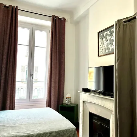 Gare 5 Minutes Garibaldi Republique Privee Non Fumeur Pour Voyageurs Calmes Tram Au Pied De L'immeuble Bed & Breakfast