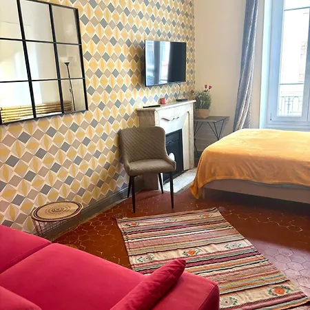 Gare 5 Minutes Garibaldi Republique Privee Non Fumeur Pour Voyageurs Calmes Tram Au Pied De L'immeuble