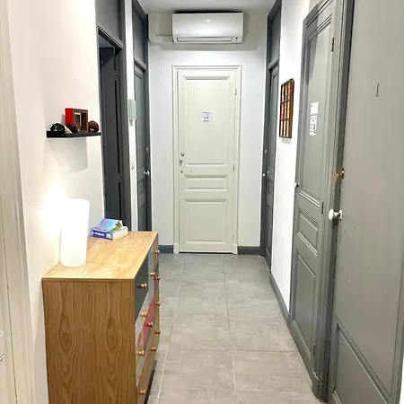 Gare 5 Minutes Garibaldi Republique Privee Non Fumeur Pour Voyageurs Calmes Tram Au Pied De L'immeuble Bed & Breakfast Nice